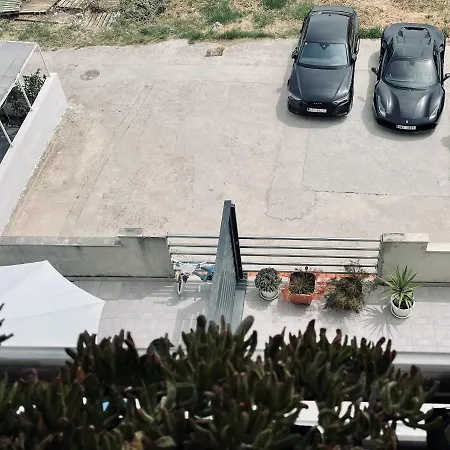 With A Parking Space - 21455 Apartment Split